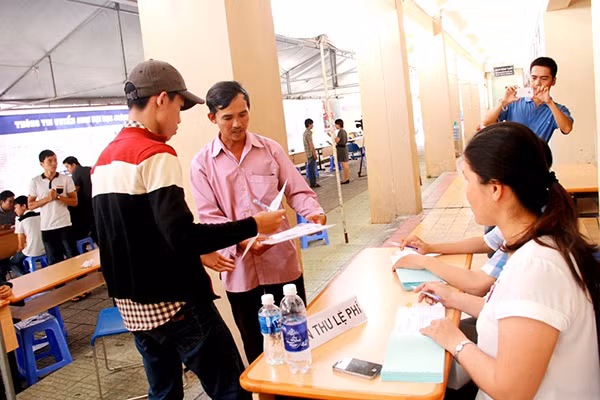 Chỉ mất nhanh nhất 30 phút, các thí sinh và phụ huynh đều dễ dàng nộp hoặc rút hồ sơ xét tuyển tại trường Đại học Đà Nẵng.