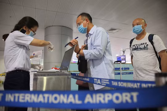 Từ 0h00 22/3, tạm dừng nhập cảnh đối với tất cả người nước ngoài vào Việt Nam.