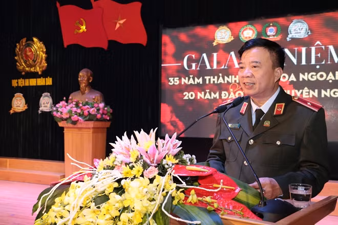Thiếu tướng, GS.TS Lê Minh Hùng, PGĐ Học viện ANND phát biểu tại buổi lễ.