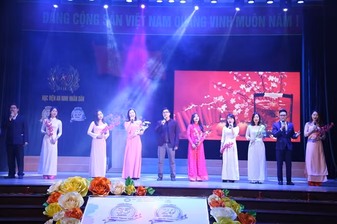 Các sinh viên ngoại ngữ Học viện ANND luôn được đánh giá cao không chỉ về khả năng ngoại ngữ mà còn bởi sự năng động, nhiệt huyết trong các hoạt động ngoại khóa, văn hóa, văn nghệ, thể dục thể thao…