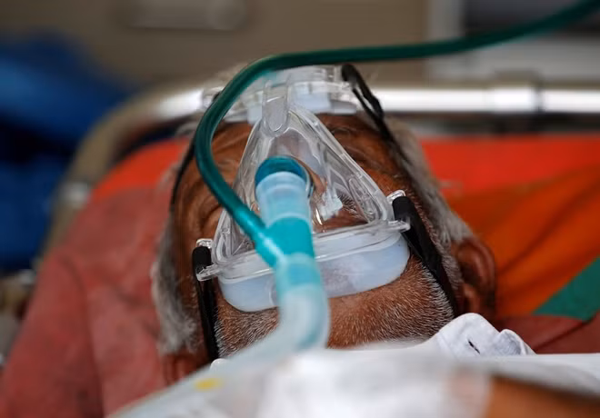 Ấn Độ đang đối mặt với tình trạng thiếu oxy nghiêm trọng. (Ảnh: Reuters)