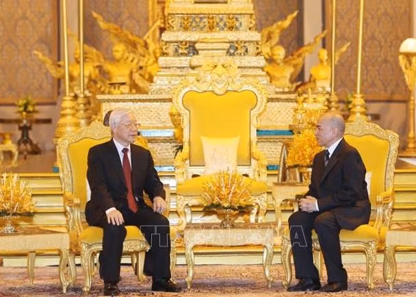 Tổng Bí thư, Chủ tịch nước Nguyễn Phú Trọng hội đàm với Quốc vương Norodom Sihamoni trong khuôn khổ chuyến thăm cấp nhà nước Vương quốc Campuchia hồi tháng 2/2019. (Ảnh TTXVN)
