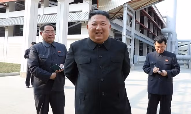 Kim Jong-un dự lễ khánh thành nhà máy phân bón ở Sunchon, Triều Tiên ngày 1/5. (Ảnh: KCNA)