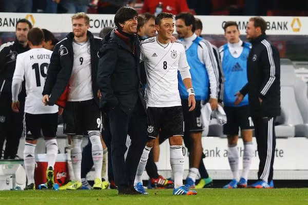 Ozil là cầu thủ chủ chốt của HLV Joachim Loew trên con đường bảo vệ chức vô địch của cỗ xe tăng Đức.