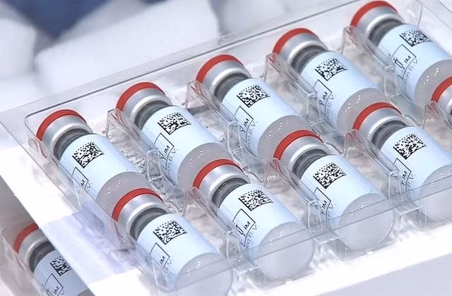 Các lọ vaccine ngừa COVID-19 của hãng Johnson & Johnson. (Ảnh: Reuters)