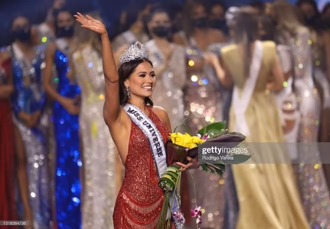 Tân Hoa hậu Hoàn vũ Andrea Meza là một người mẫu kiêm nghệ sĩ trang điểm và điều hành công ty phần mềm máy tính. (Ảnh: Getty)