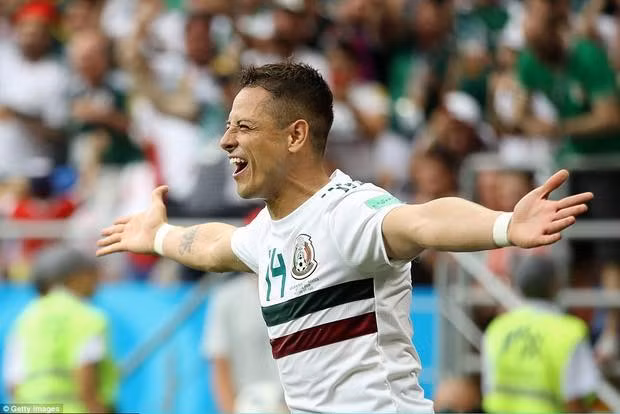 Huyền thoại Mexico đã có pha xử lý bóng hoàn hảo mang về bàn thắng thứ hai cho "El Tri" vào lưới đội tuyển Hàn Quốc. Huyền thoại Mexico đã có pha xử lý bóng hoàn hảo mang về bàn thắng thứ hai cho "El Tri" vào lưới đội tuyển Hàn Quốc.