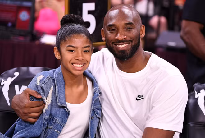 Huyền thoại bóng rổ Kobe Bryant và con gái 13 tuổi Gianna Bryant. (Ảnh: Reuters)