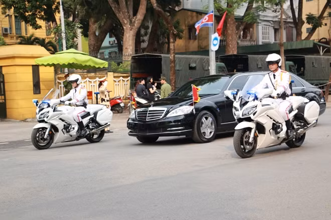 Nhiệm vụ của các chiến sĩ lái mô tô hộ tống là bảo vệ an toàn tuyệt đối cho các yếu nhân của các nước khi tới thăm và làm việc tại Việt Nam, là những lá chắn đáng tin cậy, có đủ kỹ năng và kinh nghiệm ứng phó với các sự cố ngoài ý muốn.