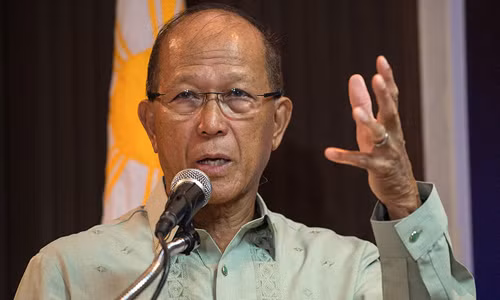 Bộ trưởng Quốc phòng Philippines Delfin Lorenzana. (Ảnh: ABS-CBN)