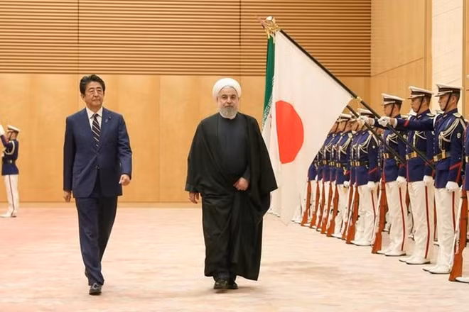 Thủ tướng Nhật Bản Shinzo Abe tiếp Tổng thống Iran Hassan Rouhani tại thủ đô Tokyo hôm 20-12-2019. (Ảnh: Reuters)