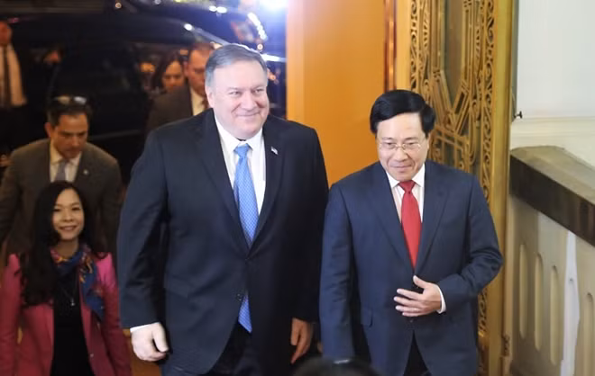 Phó Thủ tướng, Bộ trưởng Ngoại giao Phạm Bình Minh và Ngoại trưởng Mỹ Michael Richard Pompeo gặp nhau trong một hoạt động bên lề Cuộc gặp thượng đỉnh Mỹ - Triều lần hai hồi tháng 2/2019.