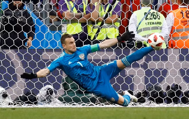Igor Akinfeev đã xuất sắc cản phá hai cú sút penalty của Iago Aspas và Koke của Tây Ban Nha để giúp Nga ghi tên mình vào Tứ kết.
