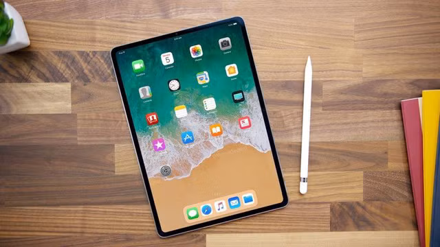 Một thiết kế được cho là mẫu Ipad Pro mới của Apple với sự "biến mất" của nút home vật lý. Một thiết kế được cho là mẫu Ipad Pro mới của Apple với sự "biến mất" của nút home vật lý.
