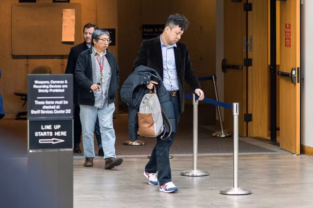 Ông Lưu Hiểu Tông (phải) - chồng của Giám đốc tài chính Huawei Mạnh Vãn Chu (Ảnh: Bloomberg)