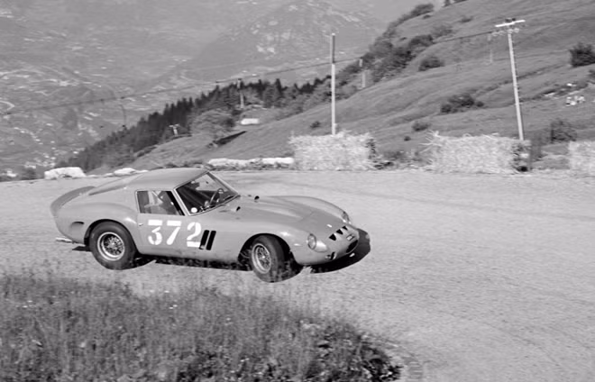 Những chiếc Ferrari 250 GTO luôn rất nổi bật trong mọi cuộc đua trong thập kỷ 1960.