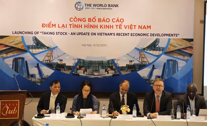 Các chuyên gia nhận định, nhìn về trung hạn, tăng trưởng GDP Việt Nam 2017 được dự báo sẽ ổn định ở mức khoảng 6,5%.