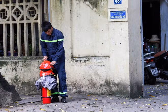 Lực lượng cảnh sát PCCC cũng được huy động để đảm bảo công tác an toàn PCCC, cứu nạn - cứu hộ tại các điểm chốt chặn.