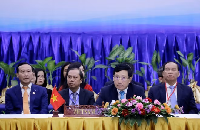 Phó Thủ tướng, Bộ trưởng Ngoại giao Phạm Bình Minh ASEAN phát biểu tại Hội nghị đặc biệt Hội đồng Điều phối ASEAN.