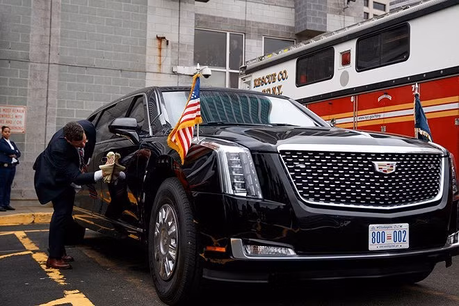 Mẫu xe hộ tống Cadillac The Beast 2.0 lần đầu lộ diện trong chuyến đi của Tổng thống Mỹ Donald Trump đến thành phố New York hồi tháng 9-2018. Mẫu xe hộ tống Cadillac The Beast 2.0 lần đầu lộ diện trong chuyến đi của Tổng thống Mỹ Donald Trump đến thành phố New York hồi tháng 9-2018.