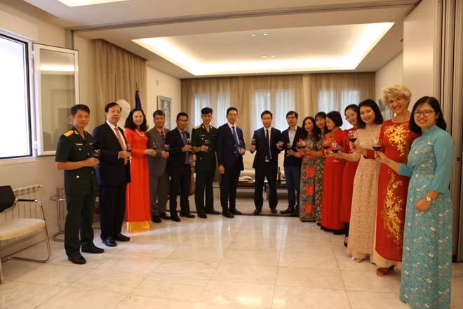 Các đại biểu tham dự Lễ kỷ niệm 75 năm Quốc khánh Việt Nam tại Tây Ban Nha.