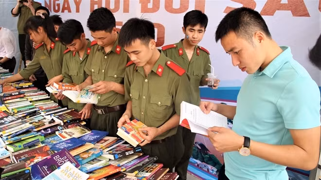 Trong hội trại thanh niên Học viện ANND những năm gần đây, ngoài dân vũ, ngày hội đổi sách cũng đã trở thành một "đặc sản" thu hút sự chú ý của các bạn sinh viên.