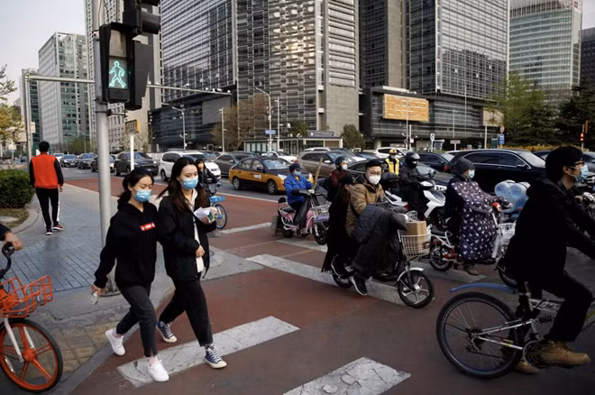 Đường phố tại trung tâm thủ đô Bắc Kinh trong giờ cao điểm hôm 8/4 (Ảnh: Reuters)