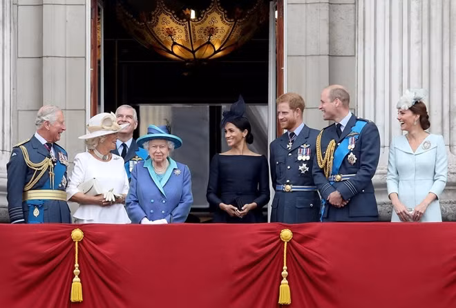 Gia đình hoàng gia tại Cung điện Buckingham năm 2018. Ảnh: Getty.