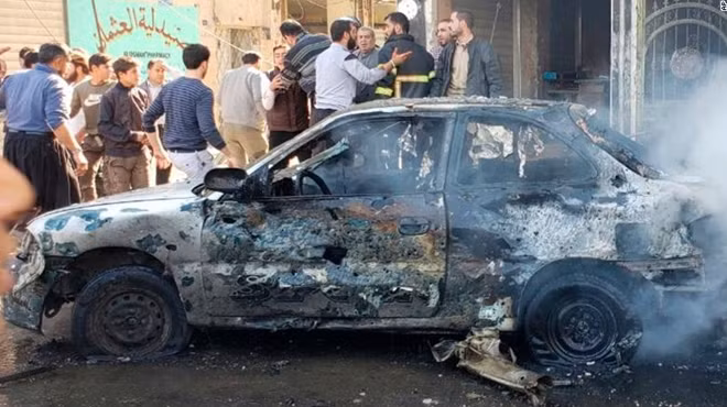 Hiện trường vụ đánh bom xe hôm 16-11 tại thị trấn Al-Bab. (Ảnh: Cnn)