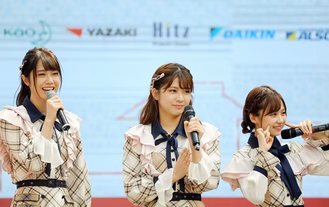 Trước đó, các cô gái xinh đẹp của AKB48 đã cùng khuấy động bầu không khí tại Giải chạy Kizuna Ekiden 2019 với những bản hit nổi tiếng gắn liền với nhóm nhạc nữ hàng đầu Nhật Bản.