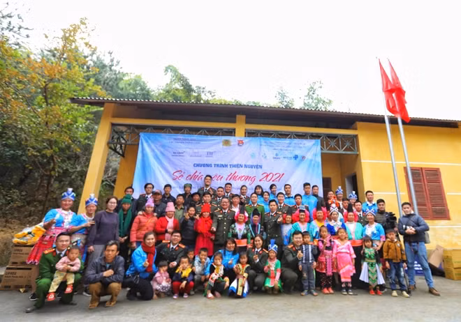 Hành trình "Sẻ chia yêu thương" năm 2021 đã để lại nhiều dấu ấn, tình cảm tốt đẹp với người dân địa phương.