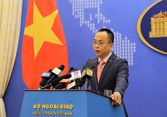 Phó phát ngôn Bộ Ngoại giao Việt Nam Đoàn Khắc Việt tại cuộc họp báo chiều 29/4.