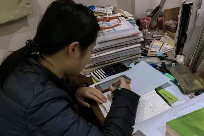 Xie Yiwei lo lắng khi phải học ở nhà và hi vọng có thể trở lại trường càng sớm càng tốt. (Ảnh: SCMP)