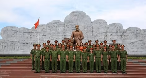 Trung đoàn CSBV mục tiêu về nguồn tại Khu lưu niệm Sáu điều Bác Hồ dạy CAND