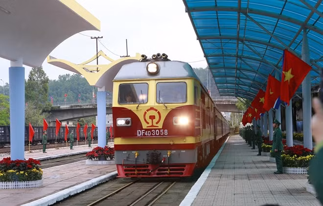 Đoàn tàu bọc thép tới Ga Đồng Đăng chuẩn bị đưa Chủ tịch Kim Jong-un rời Việt Nam để trở về Triều Tiên.