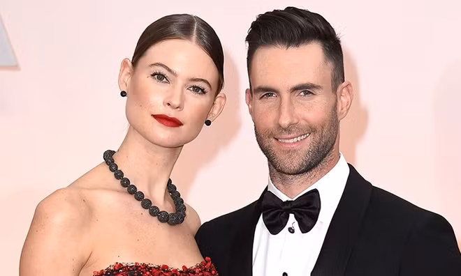 Adam – Behati là một trong những cặp vợ chồng nổi tiếng nhất nhì showbiz và họ luôn khiến công chúng ngưỡng mộ vì tình yêu lãng mạn và có chút hơi “điên” của mình.