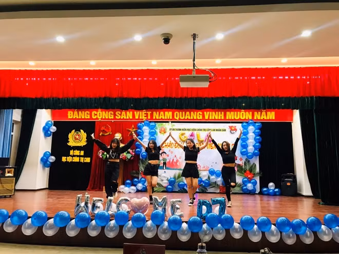 Một tiết mục Kpop dance cover tại đêm Gala.