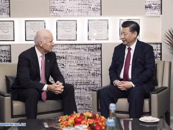 Chủ tịch Trung Quốc Tập Cận Bình và Phó Tổng thống Mỹ Joe Biden gặp mặt tạ Davos, Thụy Sĩ hồi đầu năm 2017. (Nguồn: Xinhua)