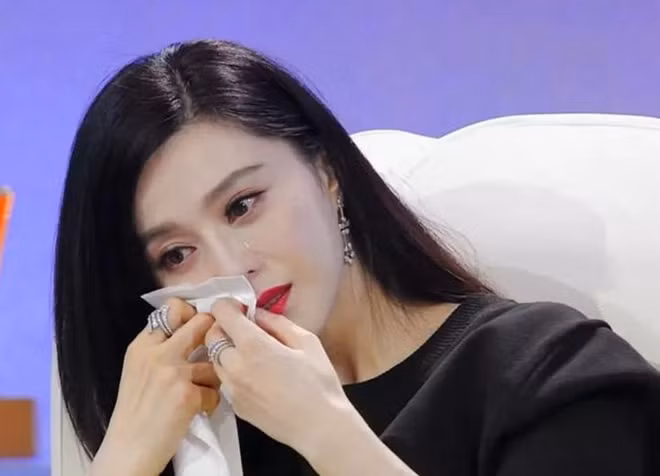 Sự nghiệp của Phạm Băng Băng đang đứng trước bờ vực thẳm vì scandal trốn thuế.