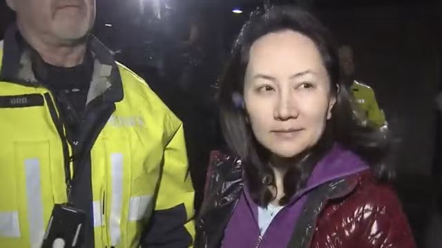 Bà Mạnh Vãn Chu xuất hiện sau khi được tòa án Canada đồng ý cho tại ngoại. (Ảnh: China South Morning Post)