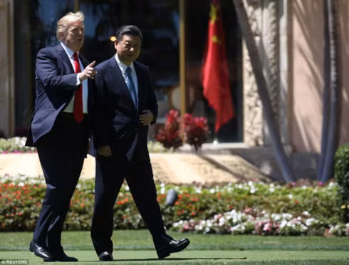 Tổng thống Mỹ Donald Trump và Chủ tịch Trung Quốc Tập Cận Bình trong cuộc gặp gỡ ở Mỹ hồi tháng 4/2017. (Ảnh: Reuters)