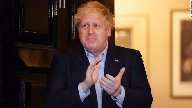 Thủ tướng Anh Boris Johnson được đưa vào bệnh viện St Thomas tối 5/4 sau 10 ngày xác nhận nhiễm COVID-19. (Ảnh: CNN)