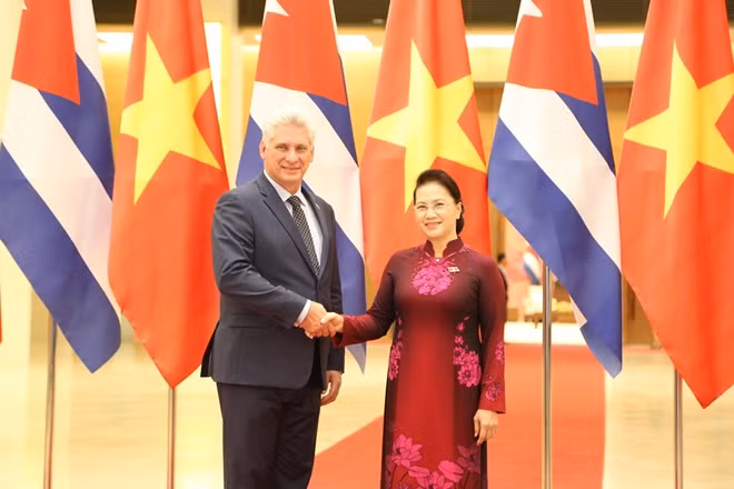 Chủ tịch Quốc hội Nguyễn Thị Kim Ngân hội kiến Chủ tịch Hội đồng Nhà nước và Hội đồng Bộ trưởng Cuba Miguel Mario Diaz Canel Bermudes.