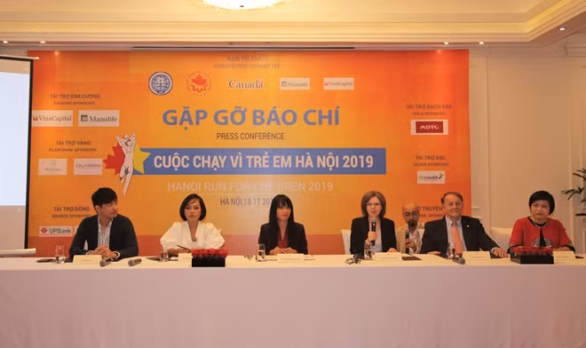 Buổi gặp gỡ báo chí "Chạy vì trẻ em Hà Nội 2019" chiều 18-11.