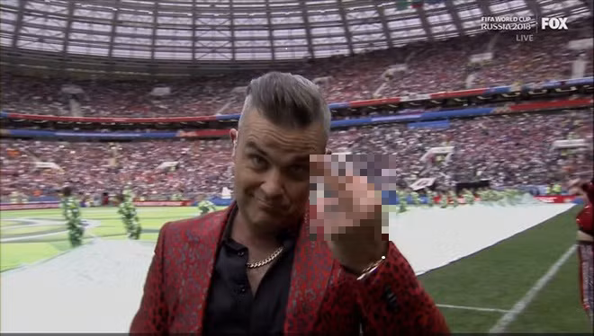Hành động giơ "ngón tay thối" khiếm nhã trước ống kính của Robbie Williams tại Lễ khai mạc World Cup 2018. Hành động giơ "ngón tay thối" khiếm nhã trước ống kính của Robbie Williams tại Lễ khai mạc World Cup 2018.