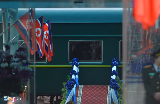 Tại ga Đồng Đăng, mọi công tác chuẩn bị cho lễ đón Chủ tịch Kim Jong-un đã được hoàn tất. Tại ga Đồng Đăng, mọi công tác chuẩn bị cho lễ đón Chủ tịch Kim Jong-un đã được hoàn tất.