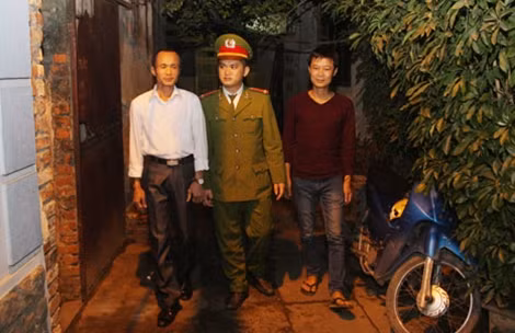 Tuần tra duy trì an ninh trật tự nơi "xóm chạy thận".
