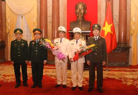 Bộ trưởng Trần Đại Quang, Chủ nhiệm Tổng cục Chính trị QĐND Việt Nam Ngô Xuân Lịch cùng Thứ trưởng Nguyễn Văn Thành và Thứ trưởng Phạm Dũng. Ảnh Việt Hưng.