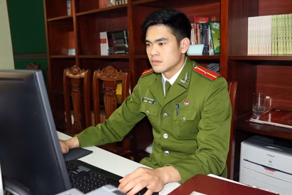 Thiếu uý Đoàn Khánh Linh.