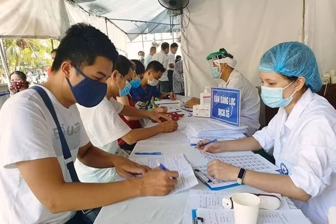 Người dân khai báo tiền sử dịch tễ